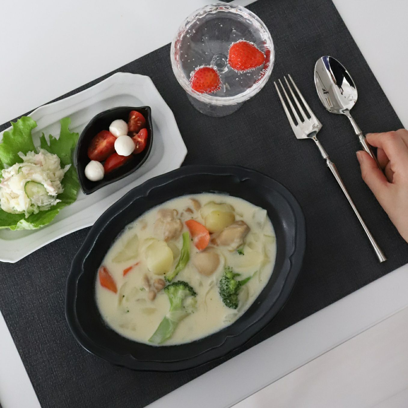 美濃焼　カレー・パスタオーバル皿　磁器　RINKA　23.6cm