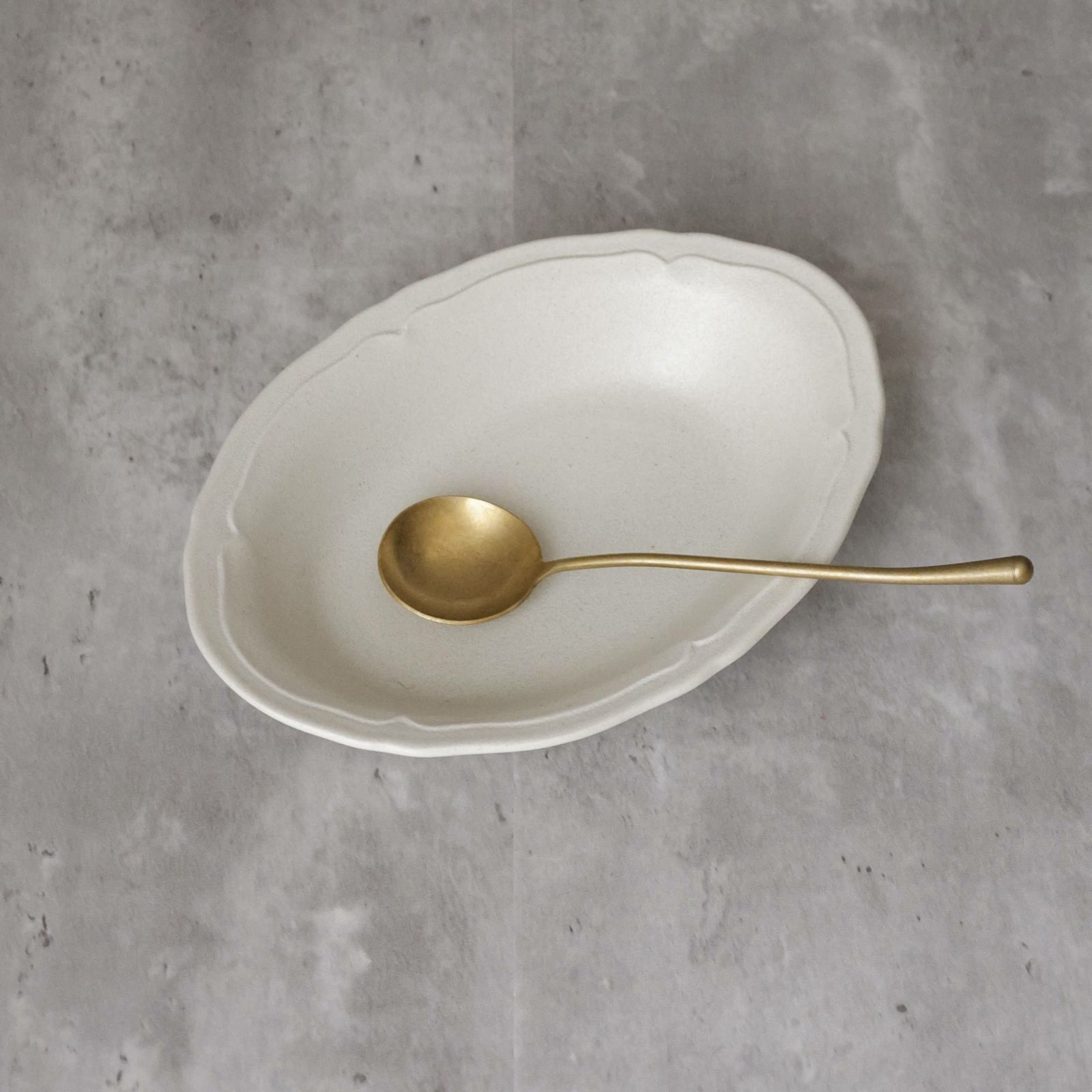 美濃焼　カレー・パスタオーバル皿　磁器　RINKA　23.6cm