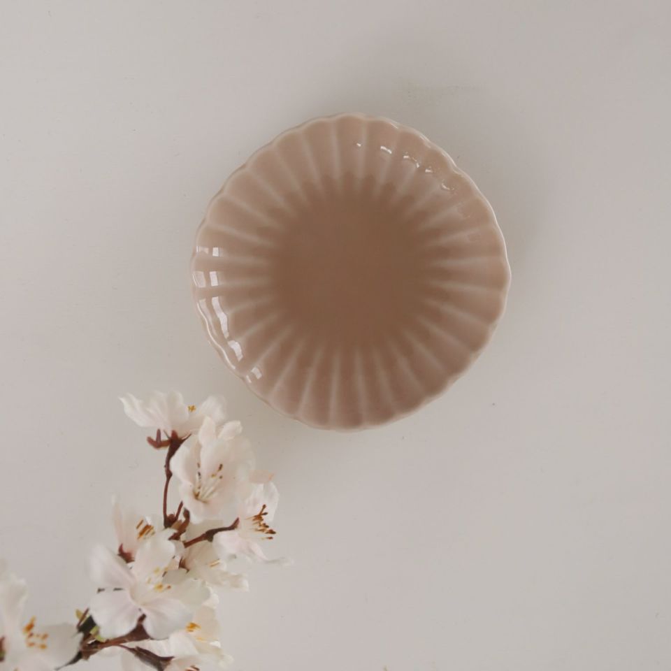波佐見焼　サーモンピンク菊型プレート小皿・菓子皿　磁器