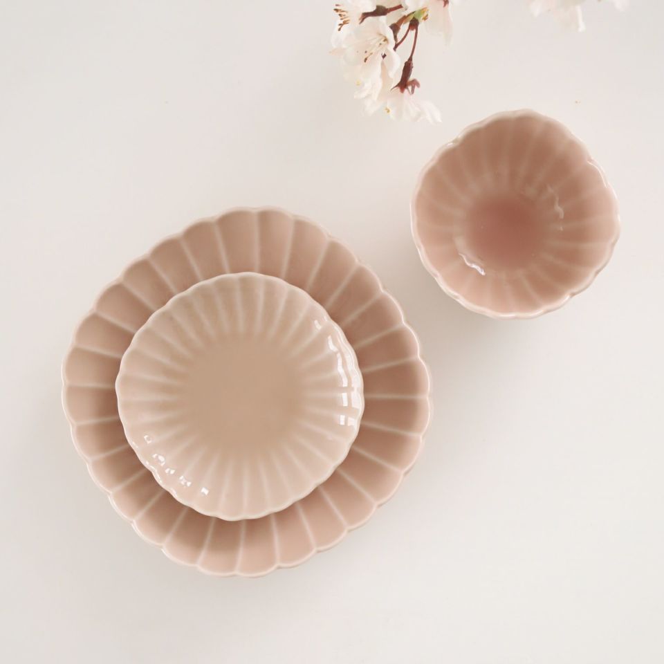 波佐見焼　サーモンピンク菊型プレート小皿・菓子皿　磁器
