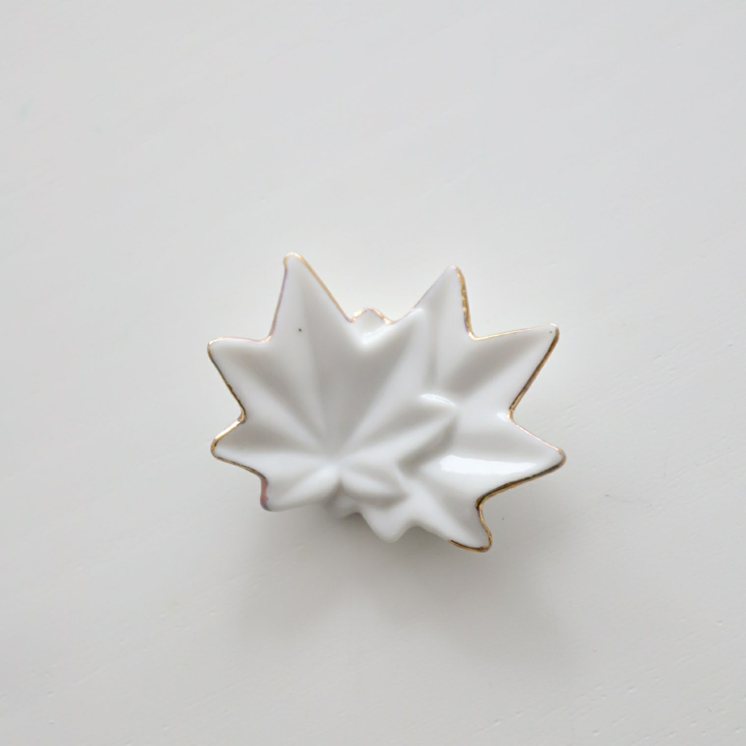 磁器製　もみじ　箸置き　2個セット　白