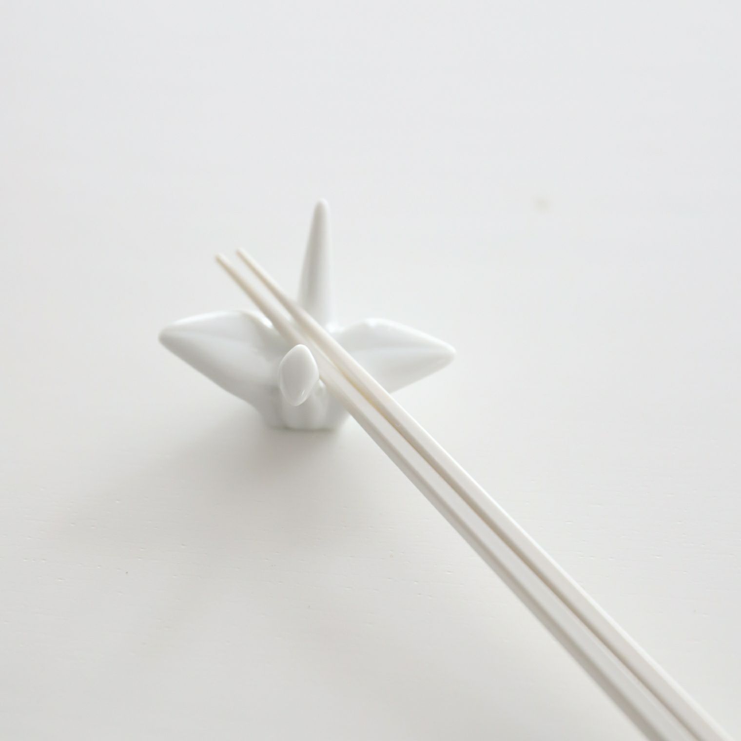 白磁の鶴の箸置きとお箸