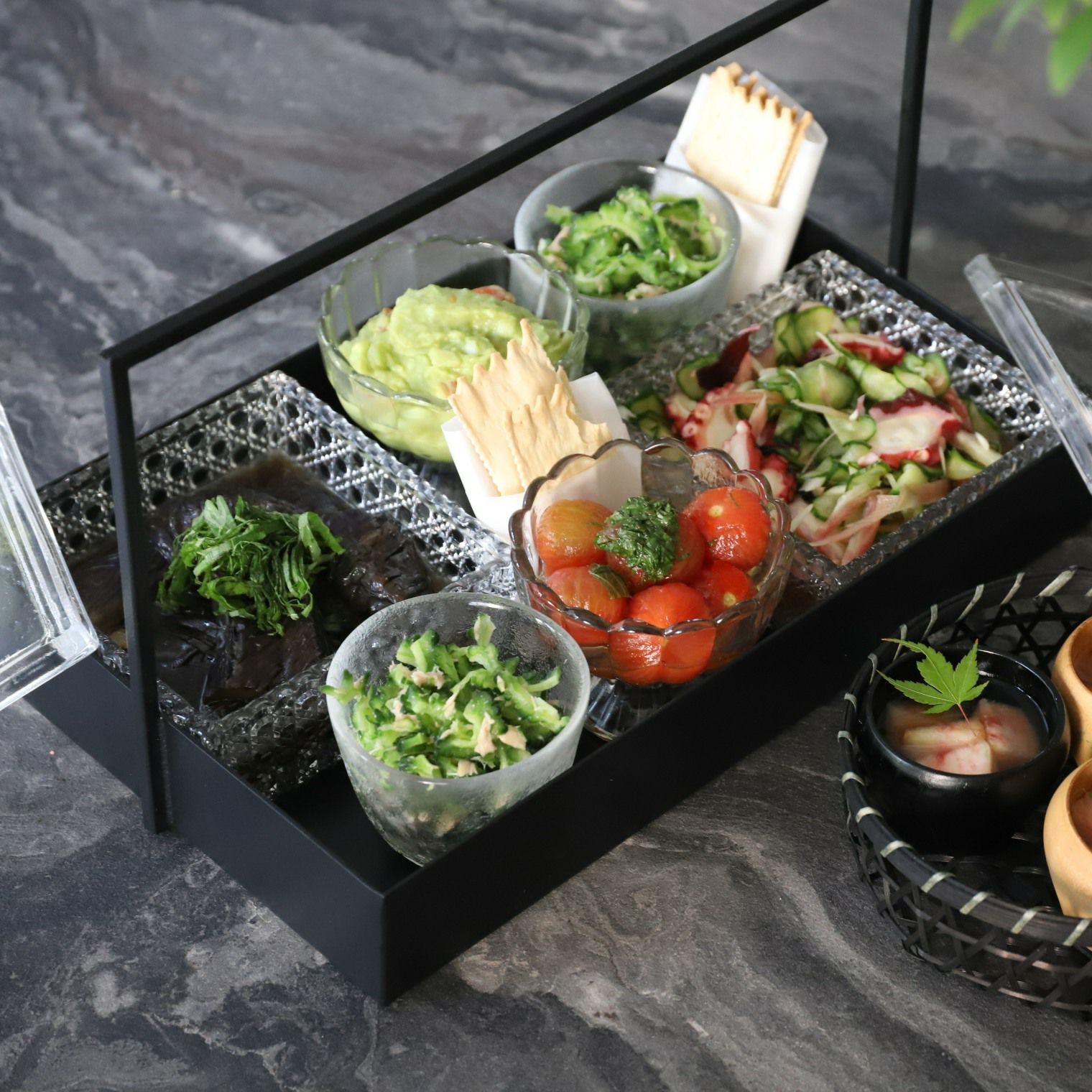 アイアン製 スクエア手付トレーバスケット｜M苦楽園｜おしゃれな食器
