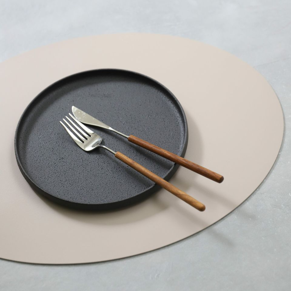 美濃焼　黒い切立丸型プレートYOZORA｜M苦楽園オリジナル｜