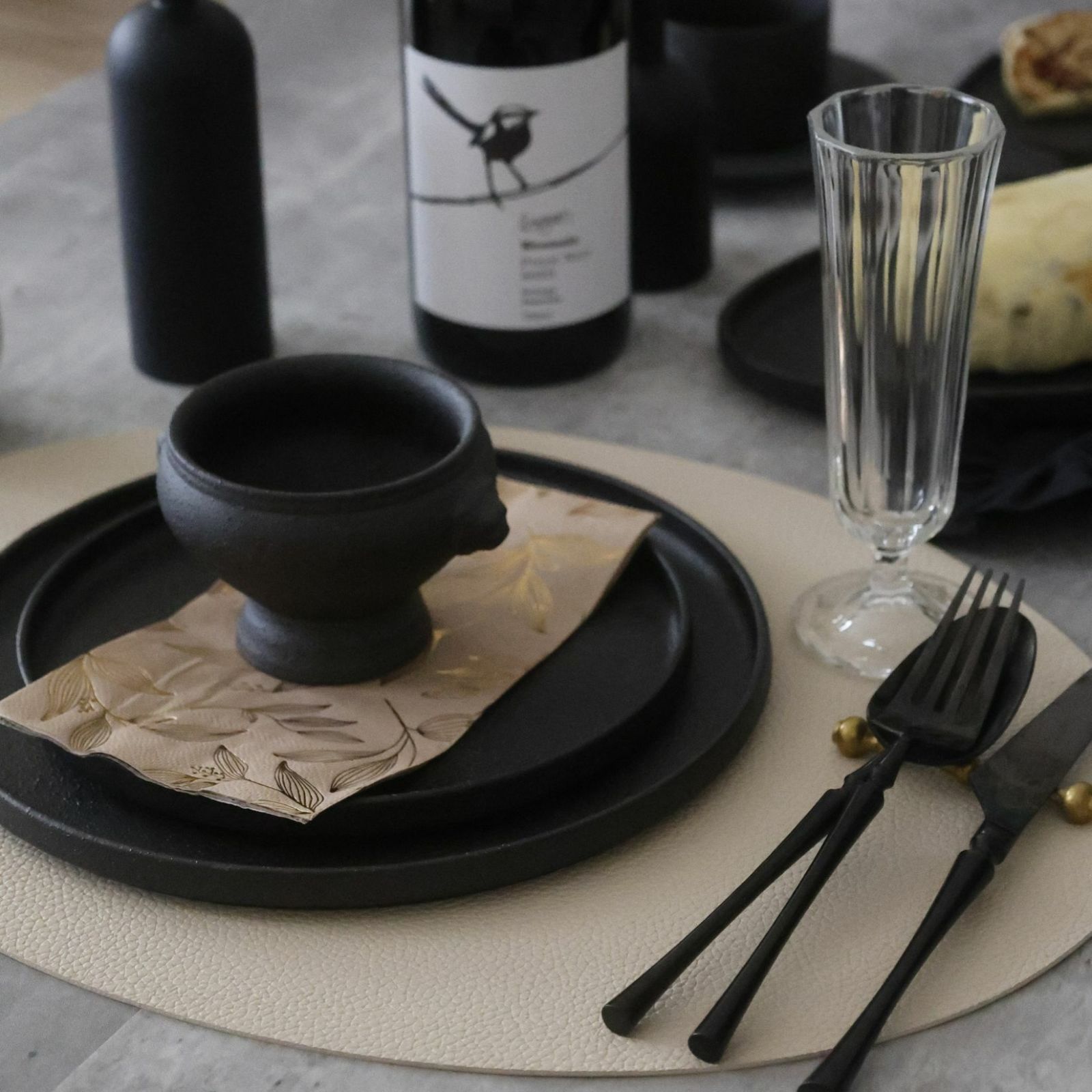 美濃焼　黒い切立丸型プレートYOZORA｜M苦楽園オリジナル｜