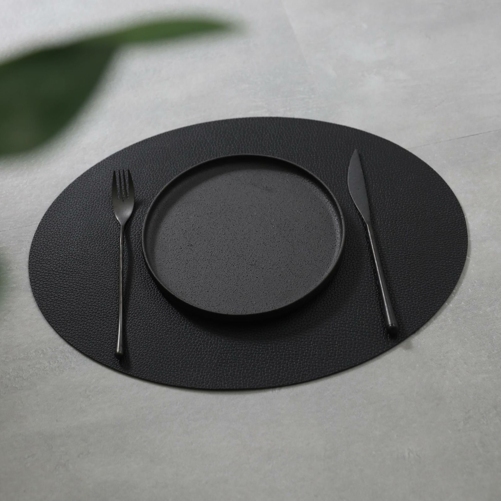 美濃焼　黒い切立丸型プレートYOZORA｜M苦楽園オリジナル｜