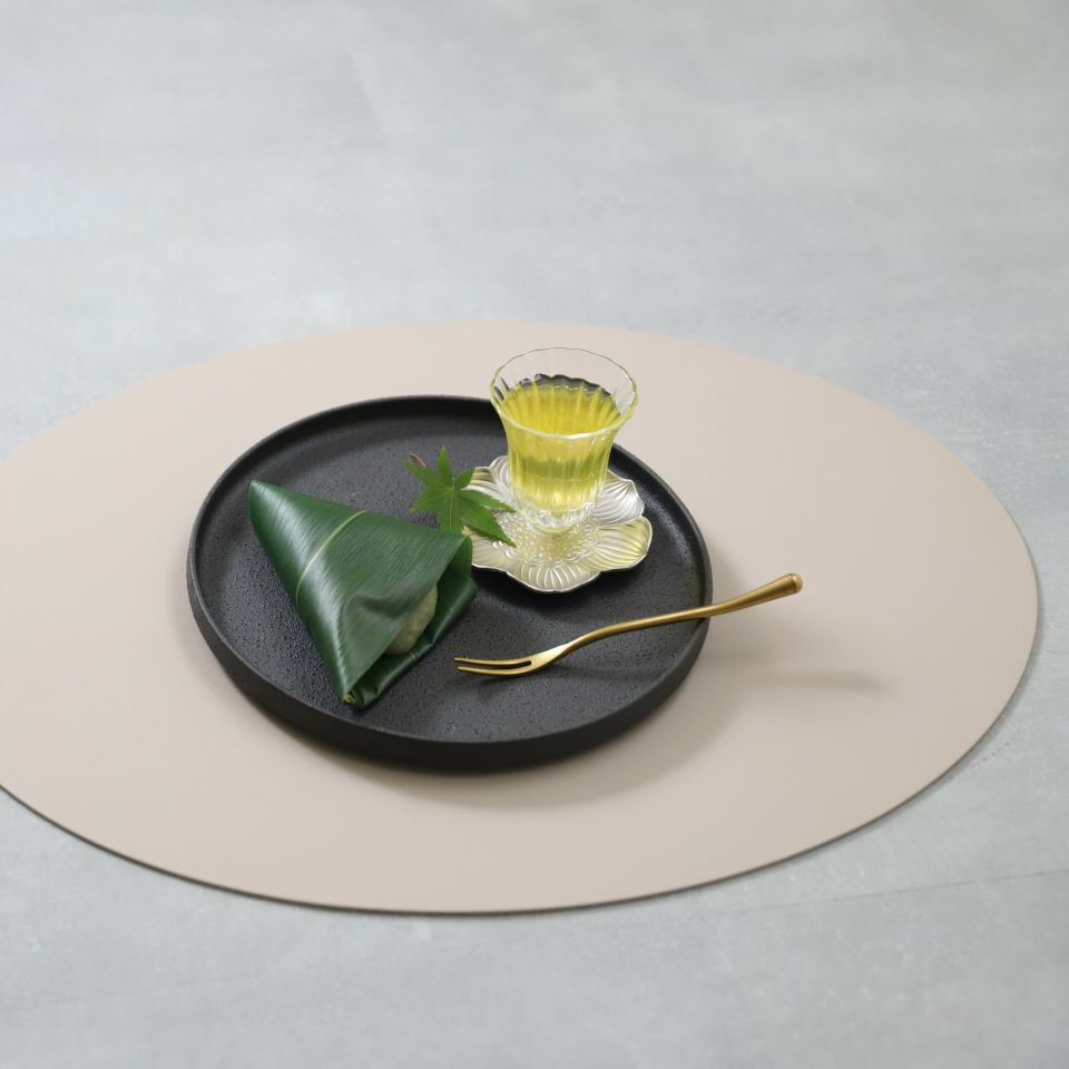 美濃焼　黒い切立丸型プレートYOZORA｜M苦楽園オリジナル｜