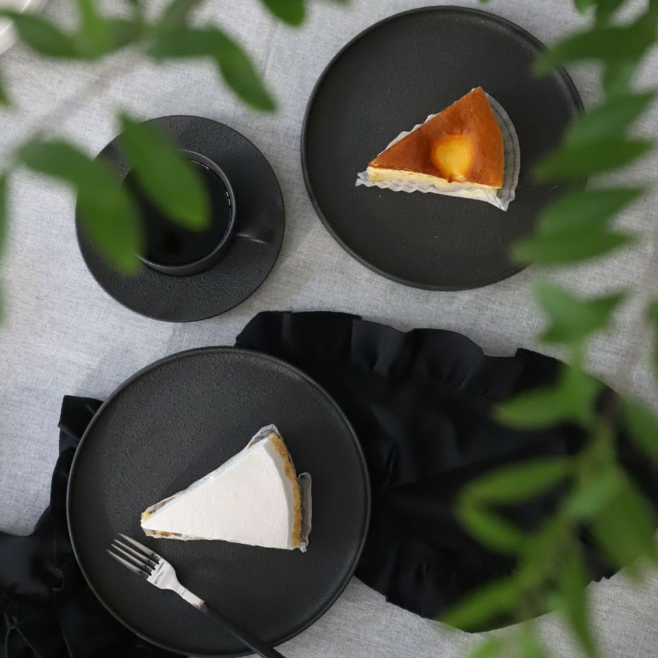 美濃焼　黒い切立丸型プレートYOZORA｜M苦楽園オリジナル｜