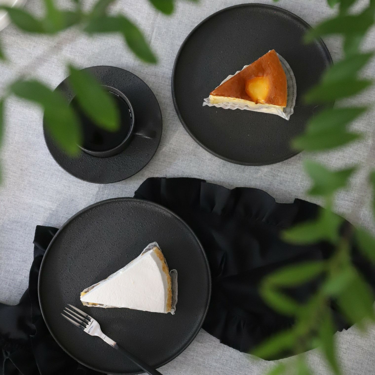 美濃焼　黒い切立丸型プレートYOZORA｜M苦楽園オリジナル｜