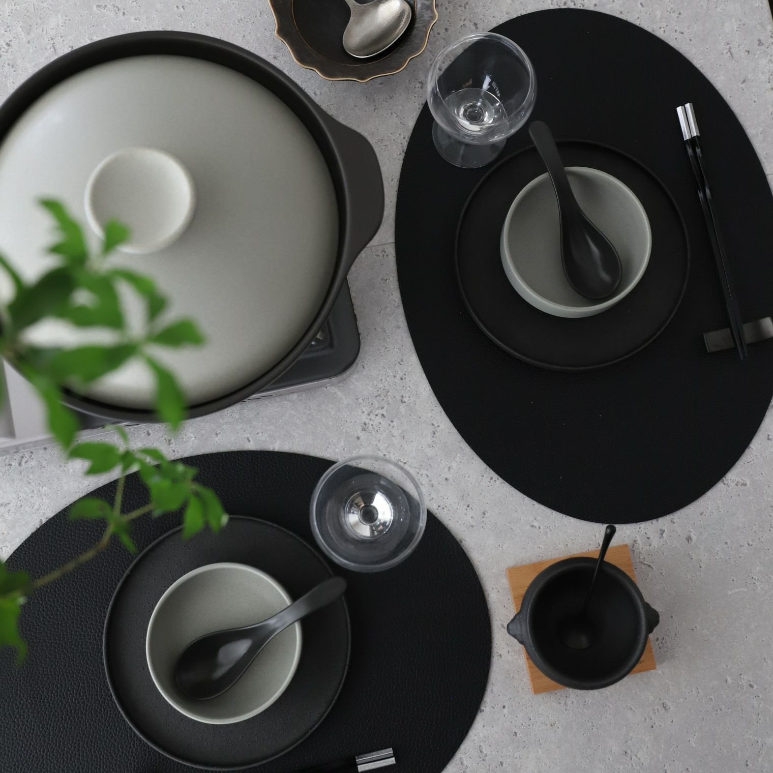 美濃焼　黒い切立丸型プレートYOZORA｜M苦楽園オリジナル｜