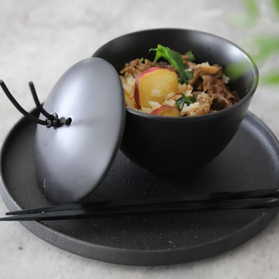 美濃焼　黒い切立丸型プレートYOZORA｜M苦楽園オリジナル｜