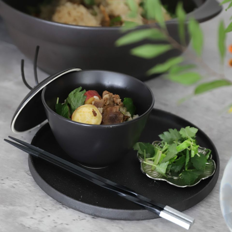 美濃焼　黒い切立丸型プレートYOZORA｜M苦楽園オリジナル｜