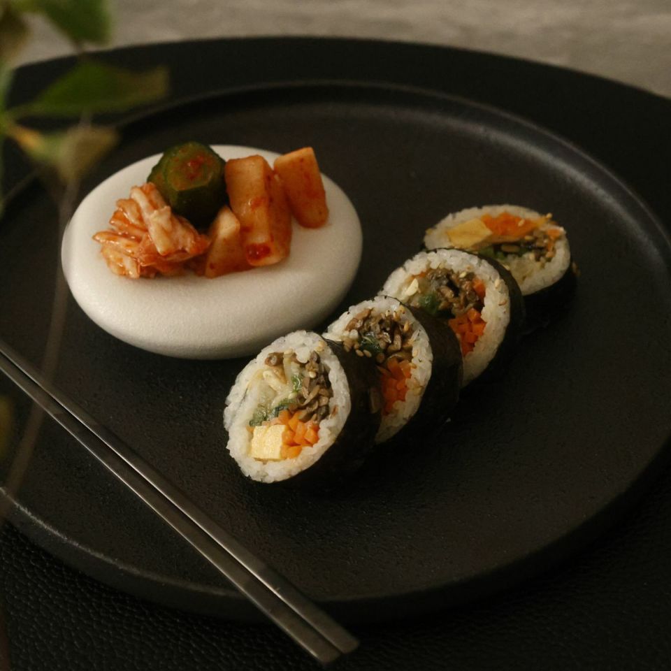 美濃焼　黒い切立丸型プレートYOZORA｜M苦楽園オリジナル｜