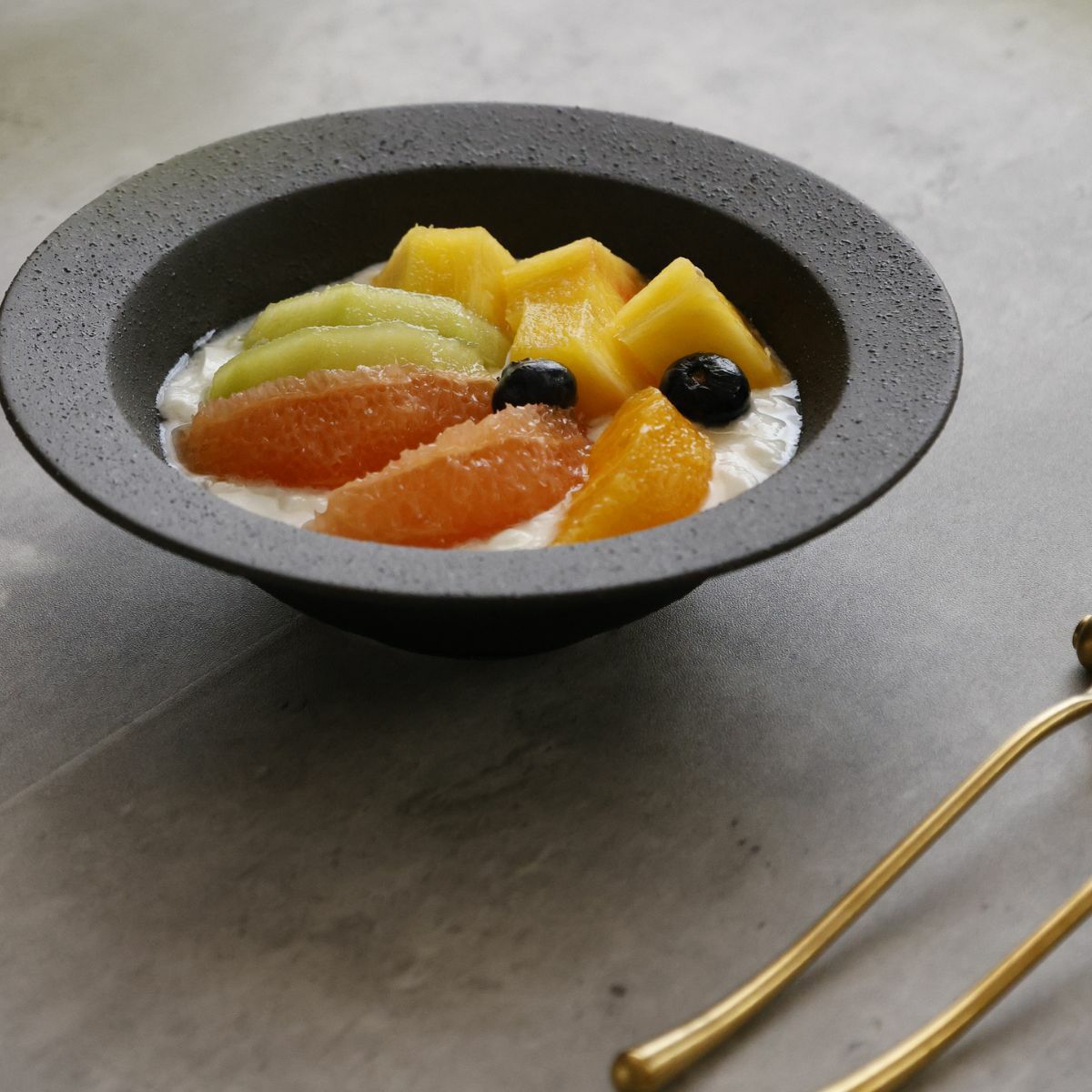 美濃焼　黒いリムスープパスタボウル17cm　YOZORA