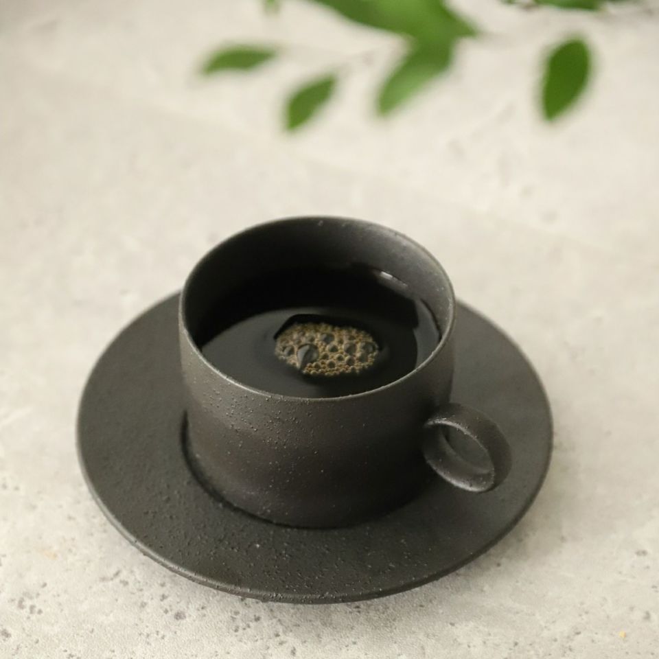 美濃焼 黒いコーヒーカップ&ソーサー YOZORA|大人おしゃれな 美濃焼 黒いコーヒーカップ&ソーサー YOZORA|大人おしゃれな