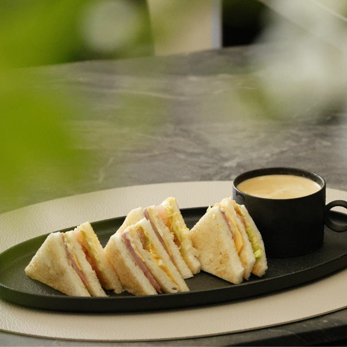 美濃焼　黒いコーヒーカップ＆ソーサー　YOZORA｜M苦楽園オリジナル｜