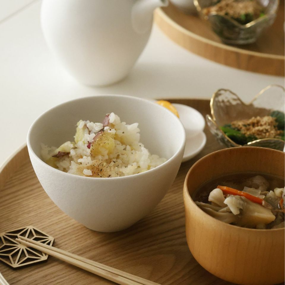 有田焼　白いソフトボウル茶碗　磁器　スノーM