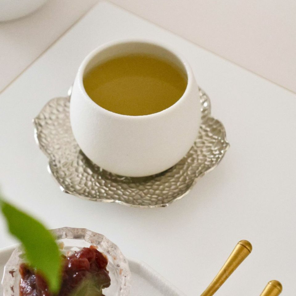 有田焼　白いバルーンボウル　磁器　スノー