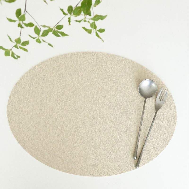 オーバルレザーランチョンマット（グレージュ）