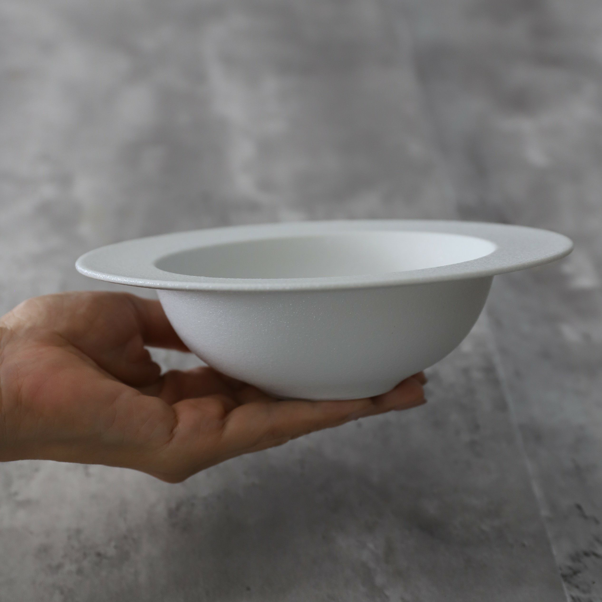 有田焼 白いスープパスタリムボウル 18cm スノー｜おしゃれな食器M苦楽園｜