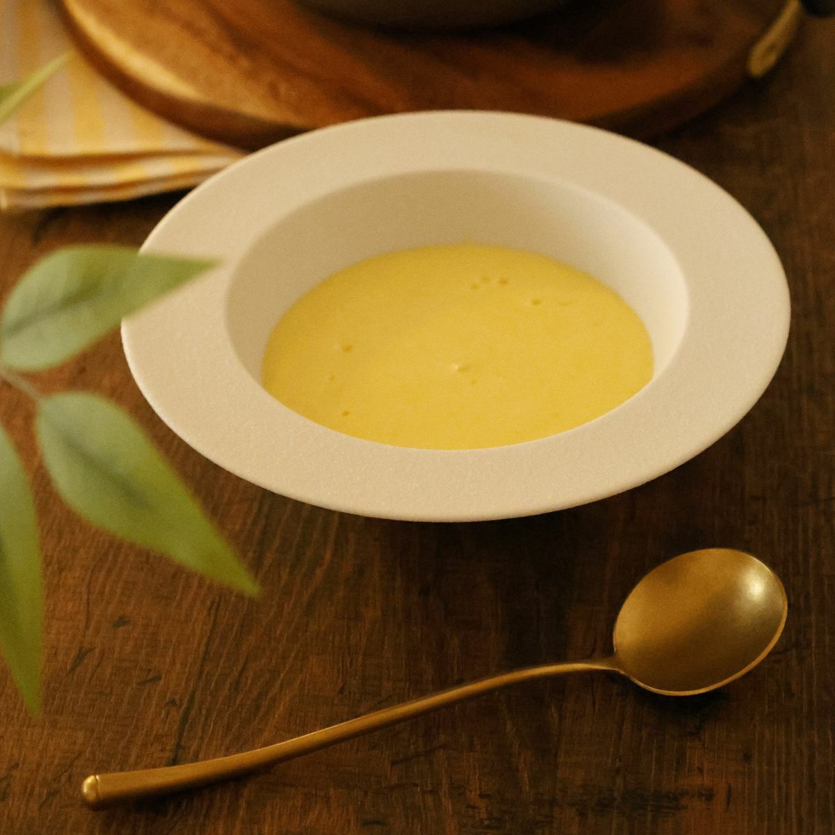 有田焼　白いスープパスタリムボウル