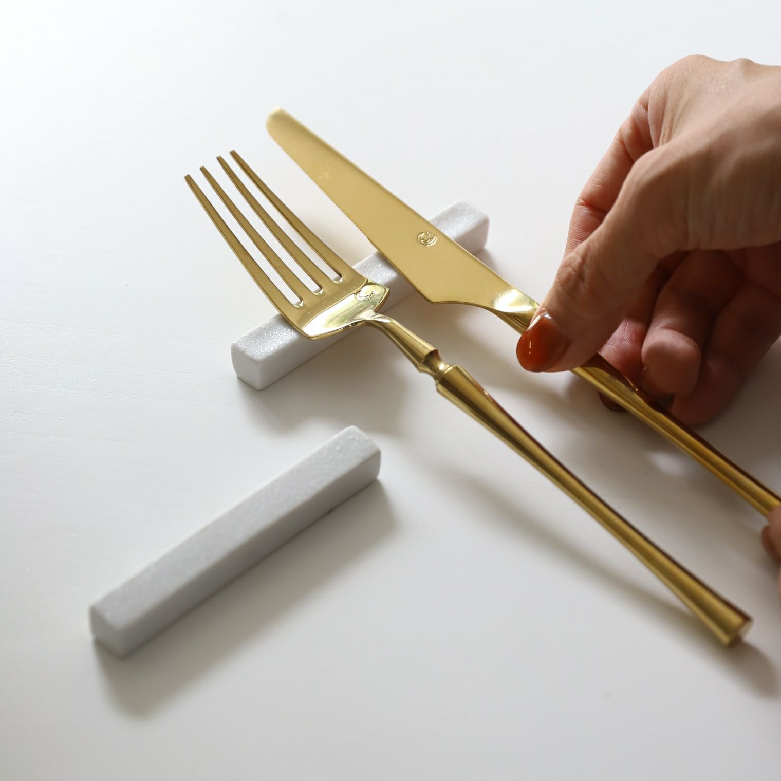 有田焼　白いカトラリーレスト　9cm　磁器　スノー