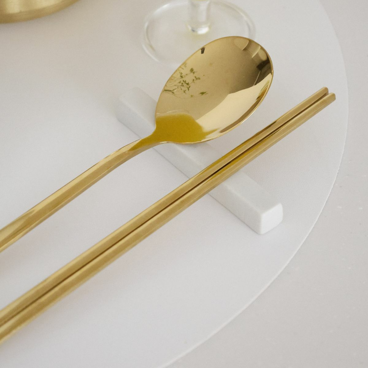 有田焼　白いカトラリーレスト　9cm　磁器　スノー