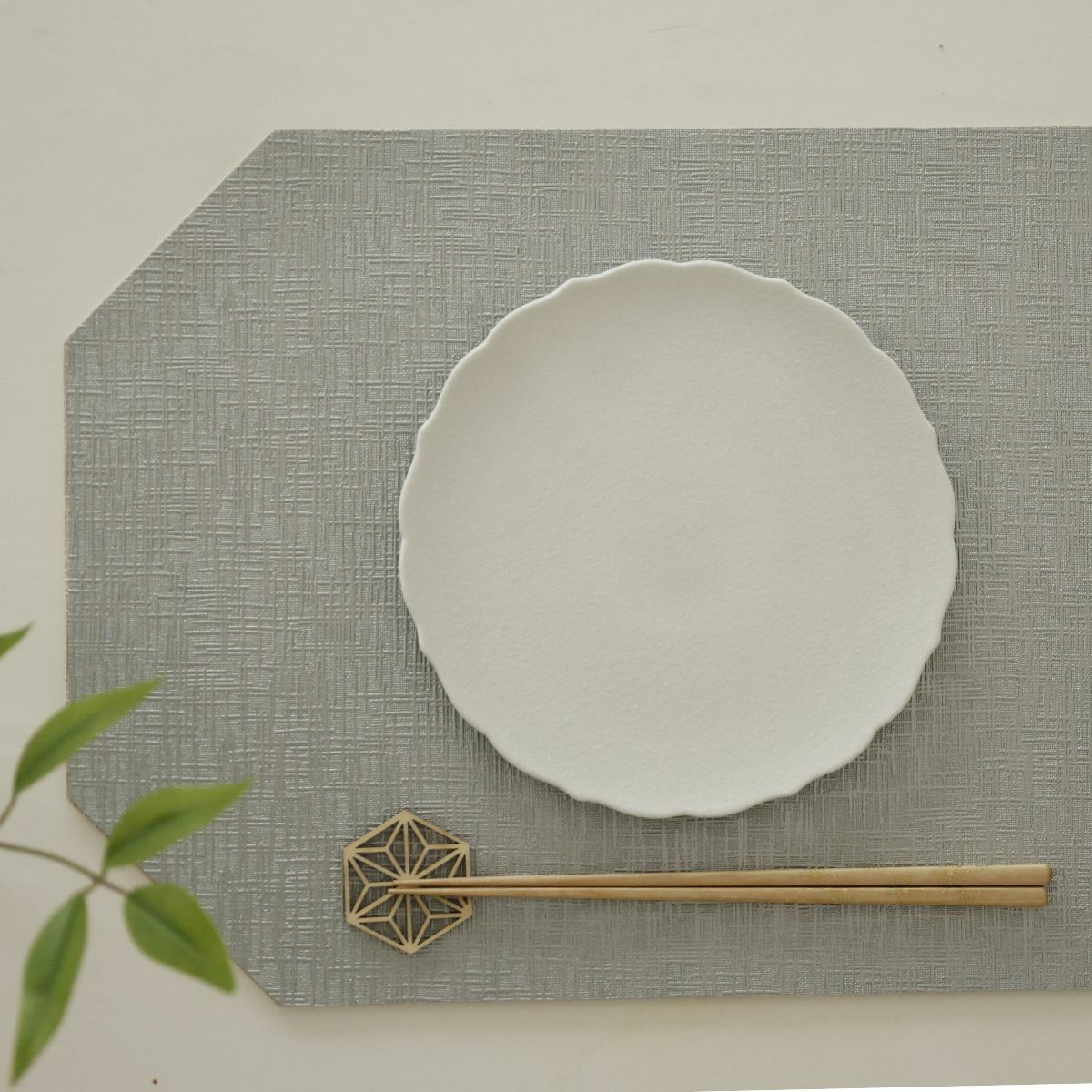 有田焼　白い桔梗プレート皿　磁器　スノー