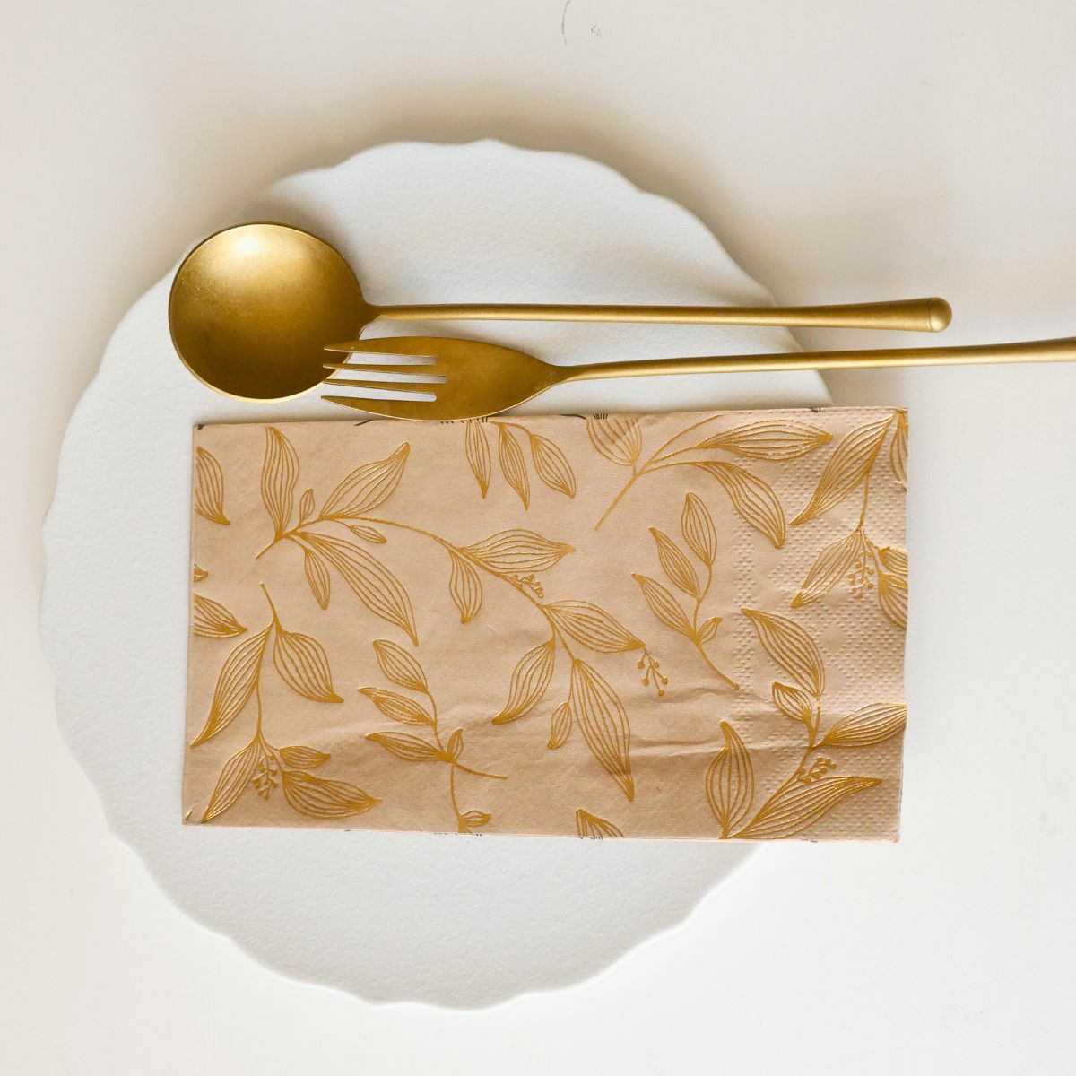 有田焼　白い桔梗プレート皿　磁器　スノー