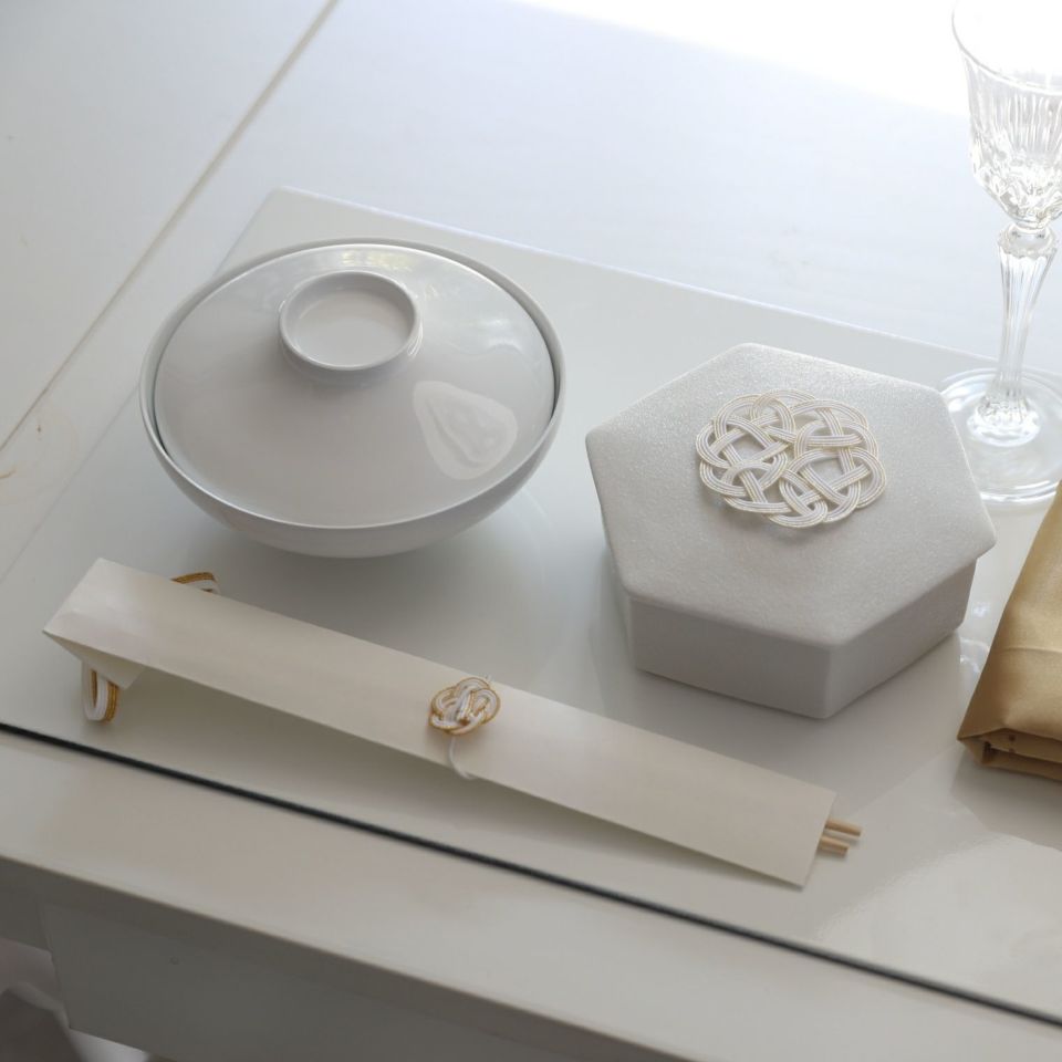 有田焼 白い六角形 お重箱 (身・蓋 別売り) 磁器 スノー|M苦 有田焼 白い六角形 お重箱 (身・蓋 別売り) 磁器 スノー|M苦