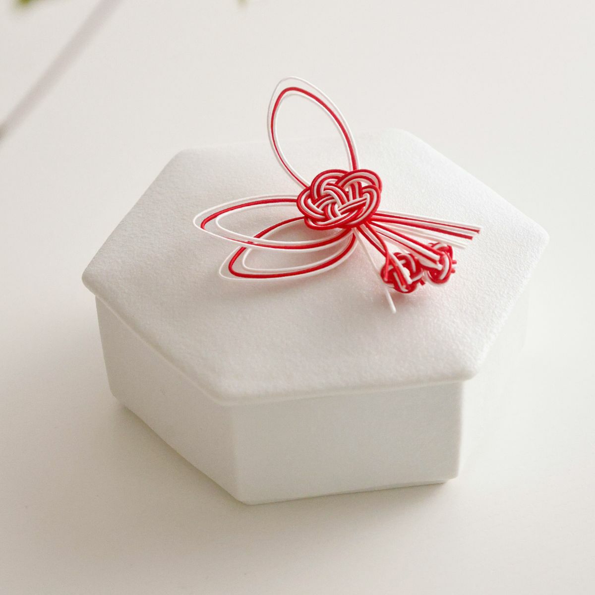 有田焼　白い六角形　お重箱　(身・蓋　別売り)　磁器　スノー