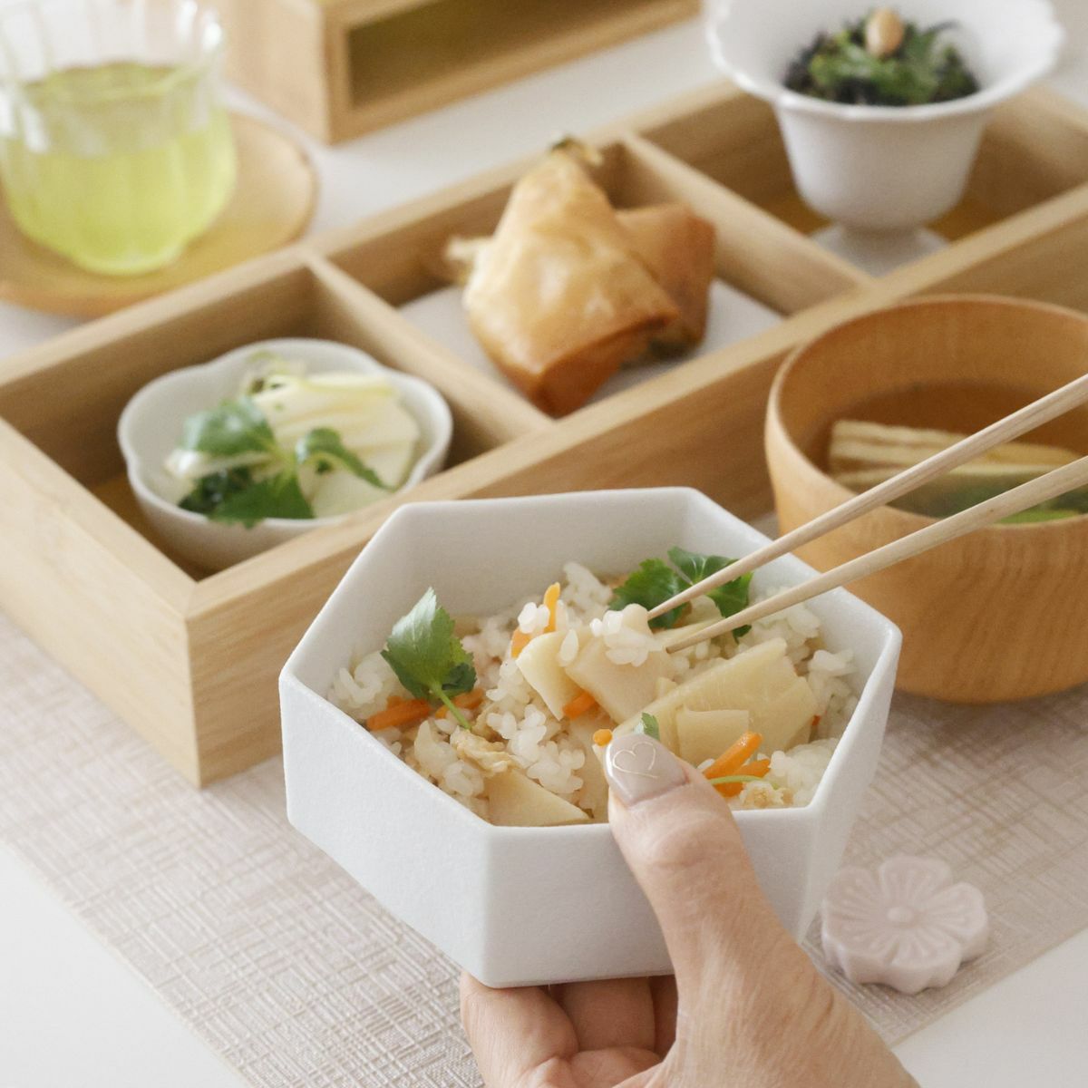 有田焼　白い六角形　お重箱　(身・蓋　別売り)　磁器　スノー