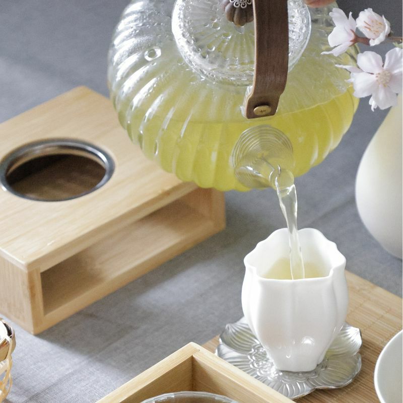 白磁　お花のお湯呑　MUNI