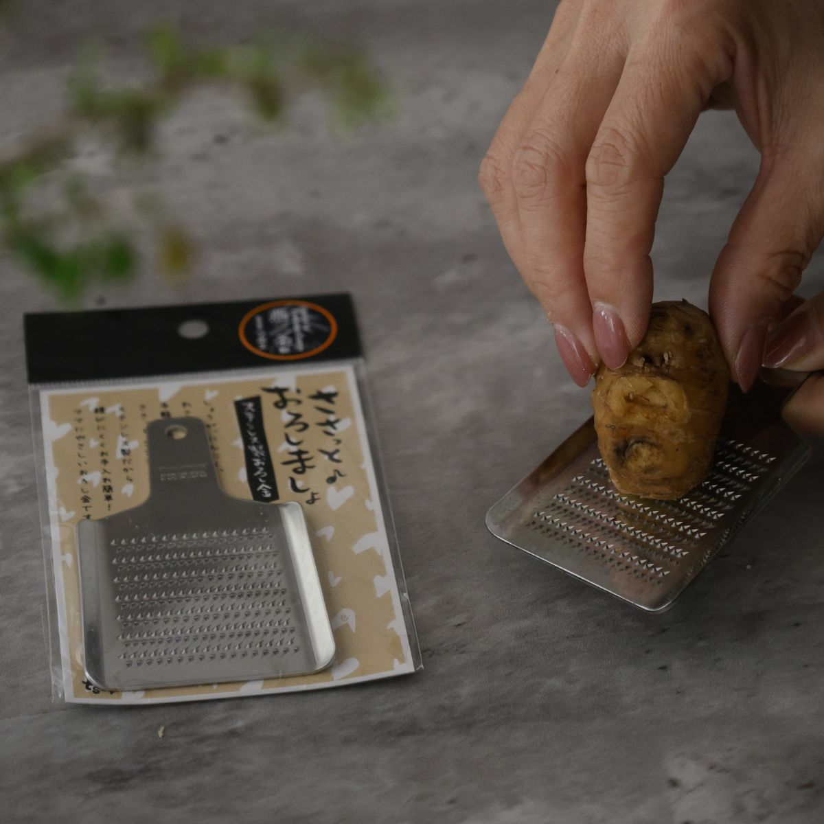 ステンレス製ミニおろし金