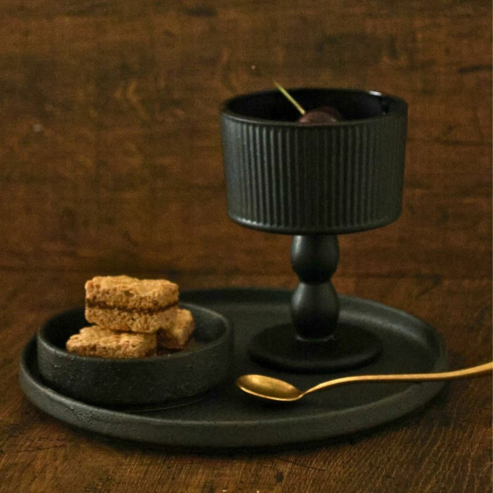 ガラス製　アンティークブラックスタンドカップ