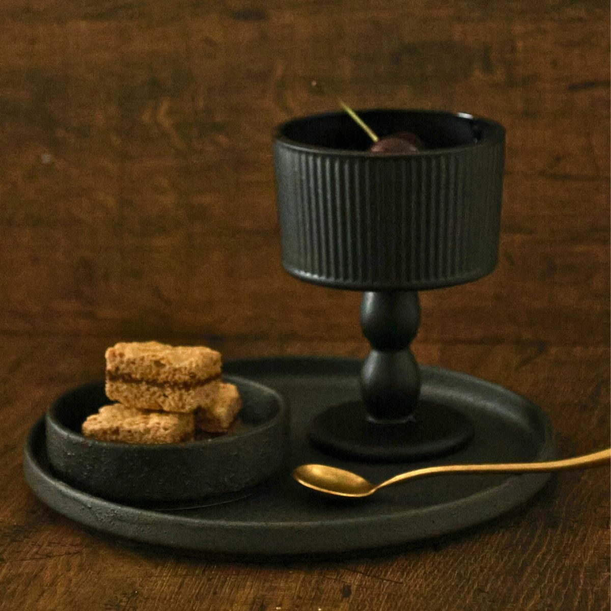 ガラス製　アンティークブラックスタンドカップ