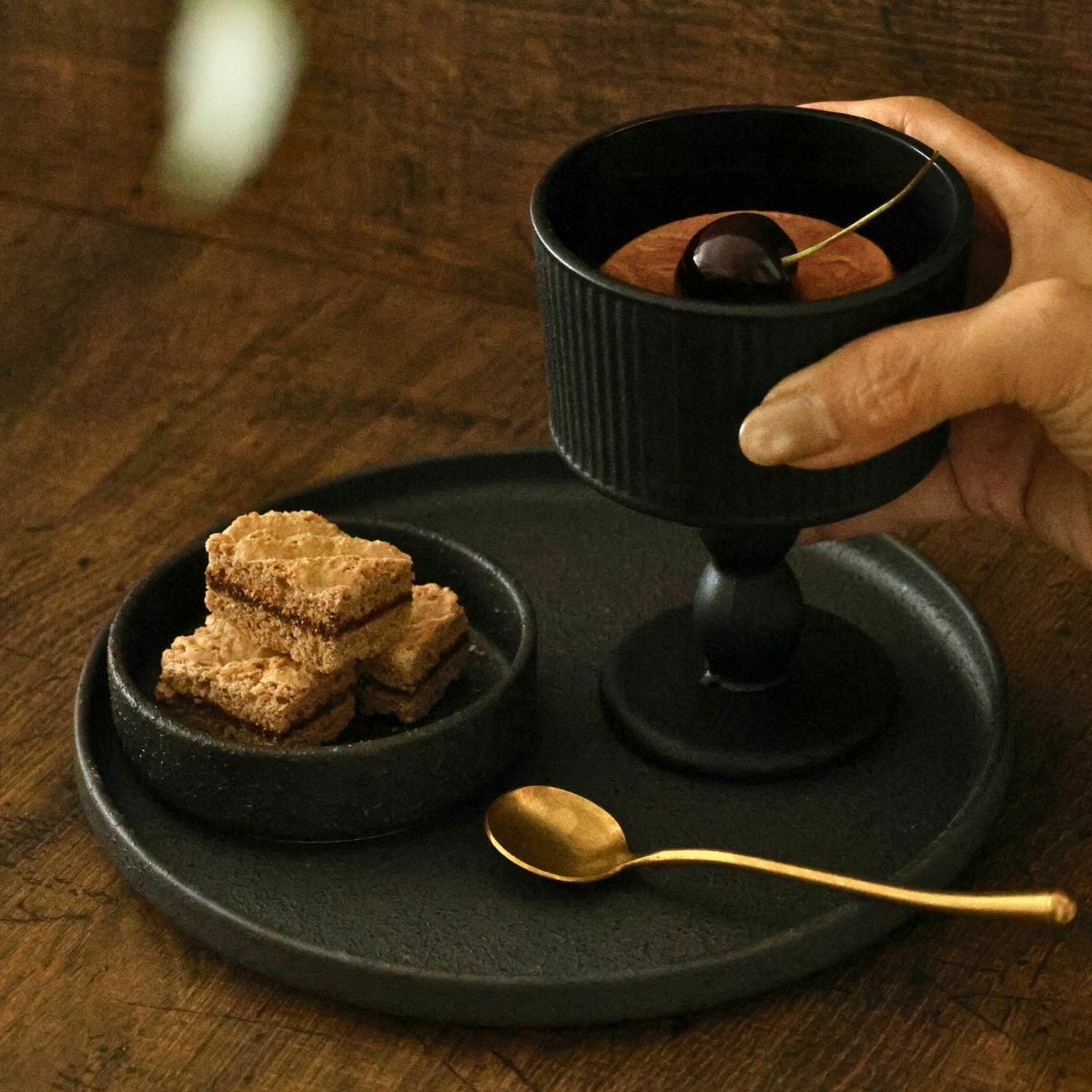 ガラス製　アンティークブラックスタンドカップ