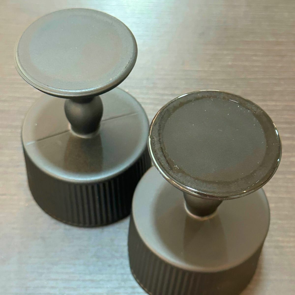 ガラス製　アンティークブラックスタンドカップ