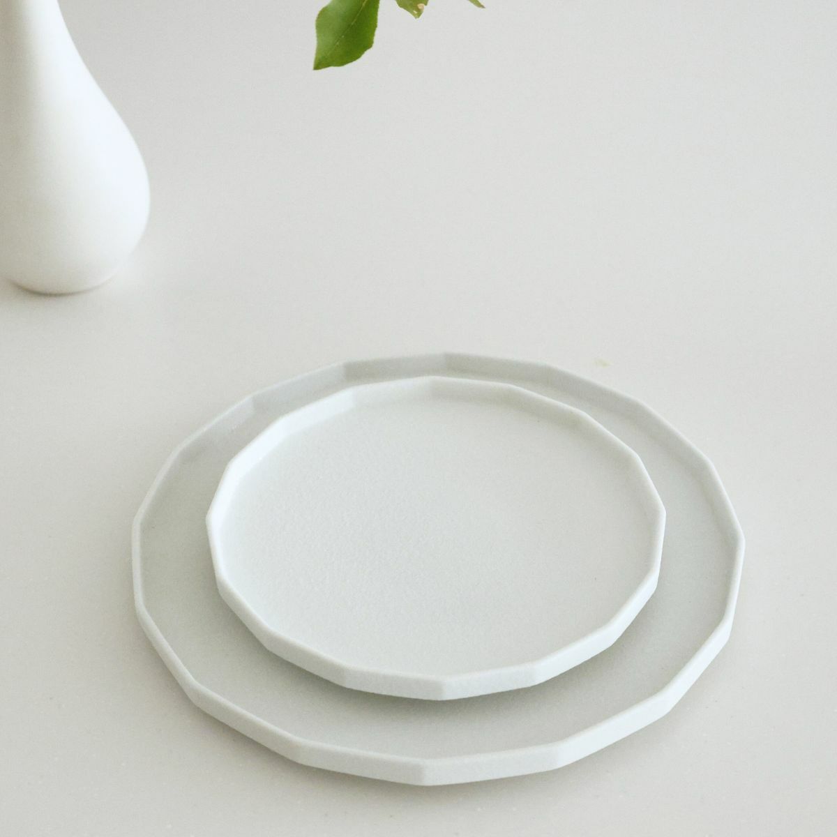 有田焼　白い十六角形　切立皿　磁器　スノー