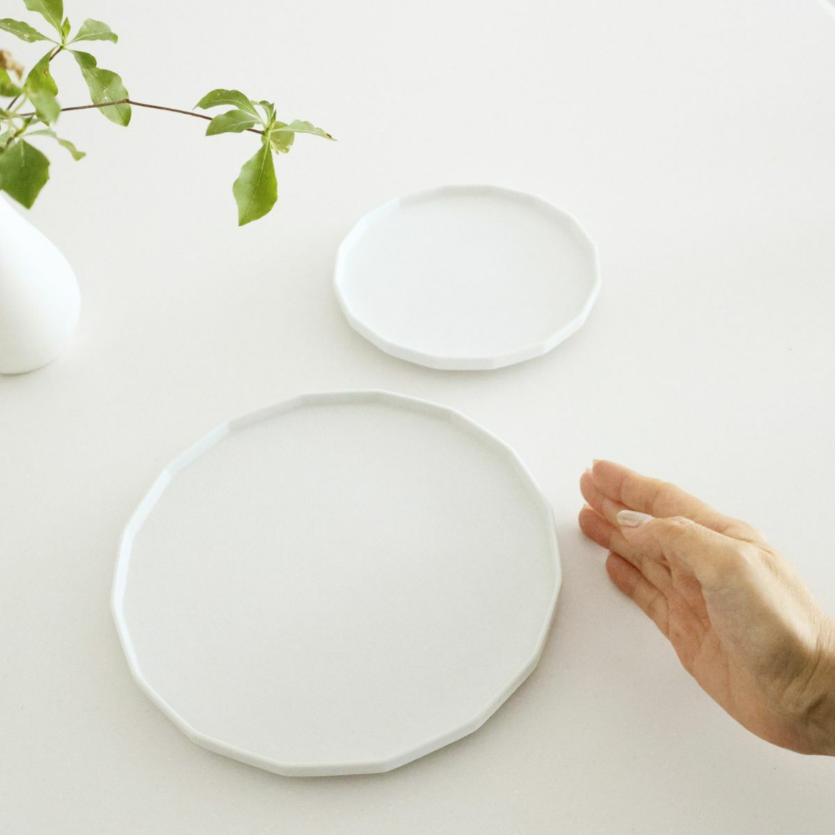 有田焼　白い十六角形　切立皿　磁器　スノー