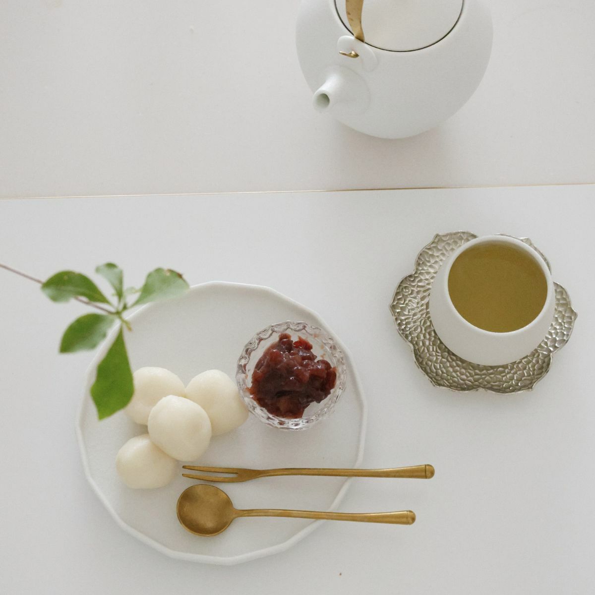 有田焼　白い十六角形　切立皿　磁器　スノー