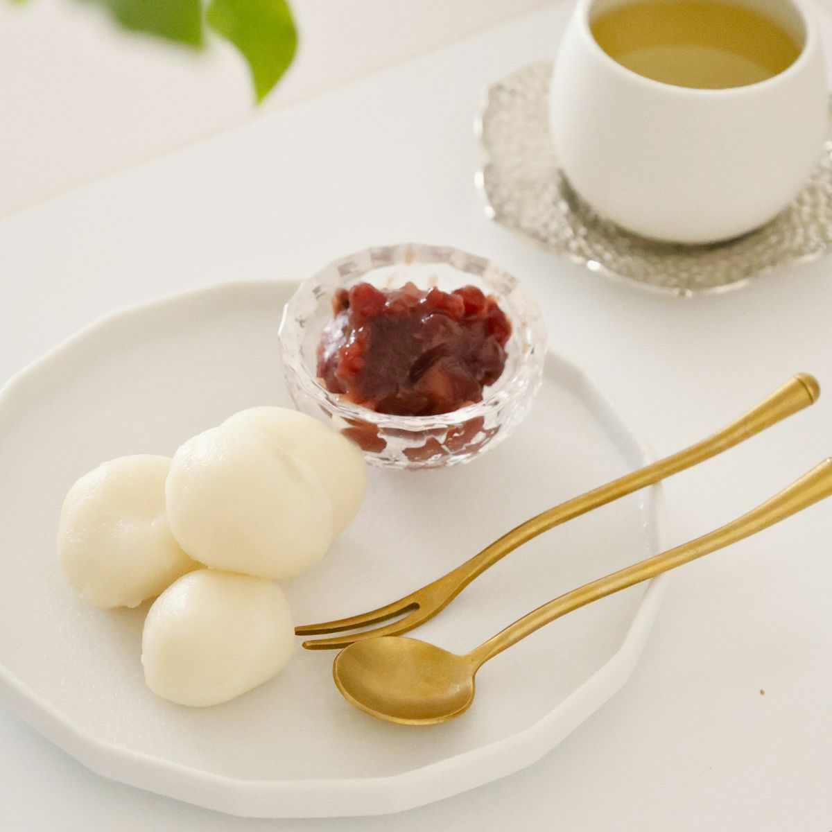 有田焼　白い十六角形　切立皿　磁器　スノー