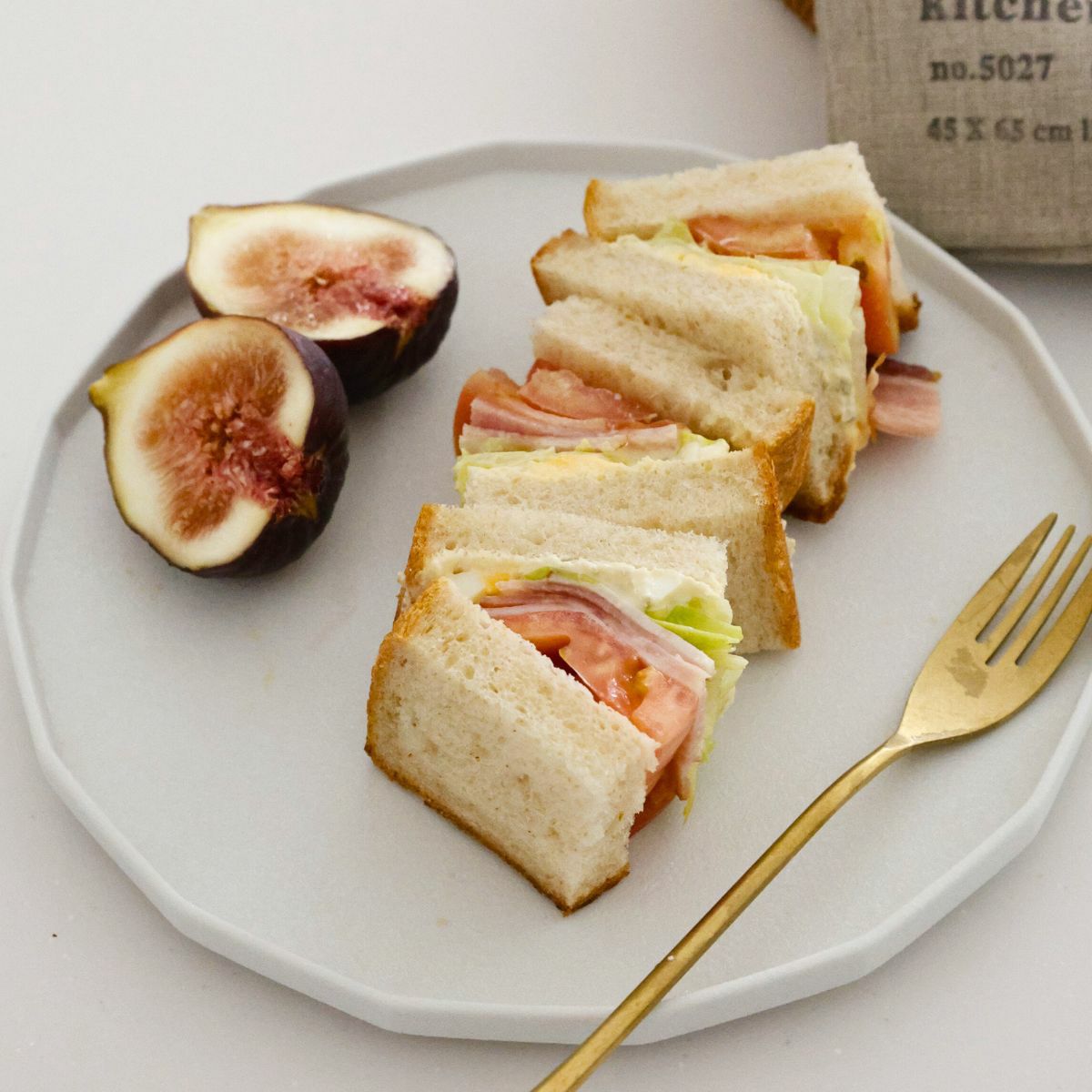 有田焼　白い十六角形　切立皿　磁器　スノー