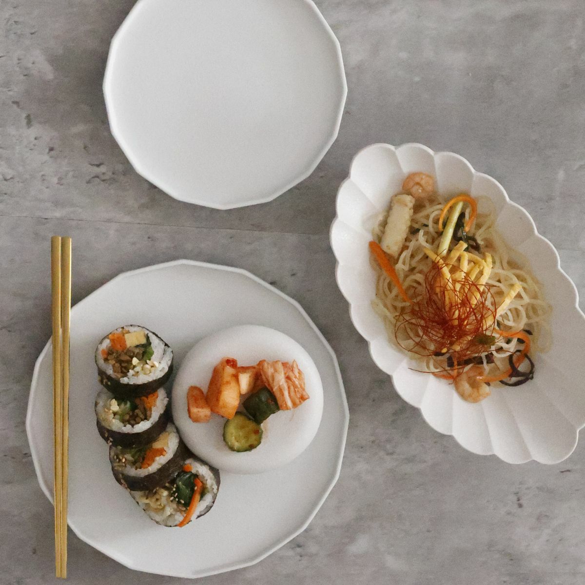 有田焼　白い十六角形　切立皿　磁器　スノー