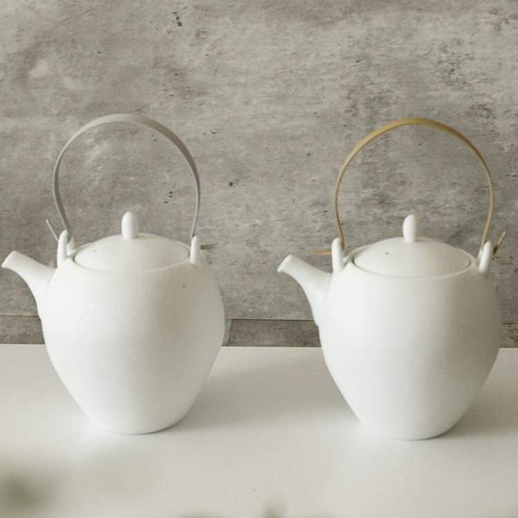 有田焼　白いティーポット　スノー