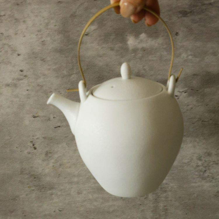 有田焼　白いティーポット　スノー