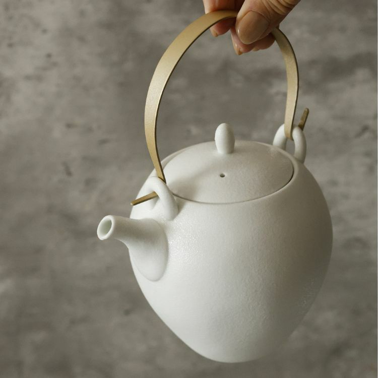 有田焼　白いティーポット　スノー