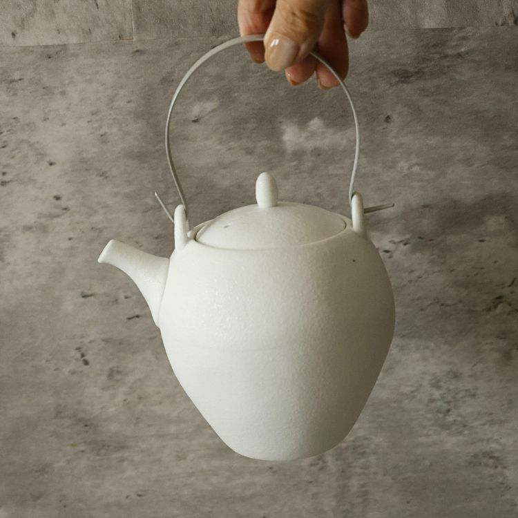 有田焼　白いティーポット　スノー