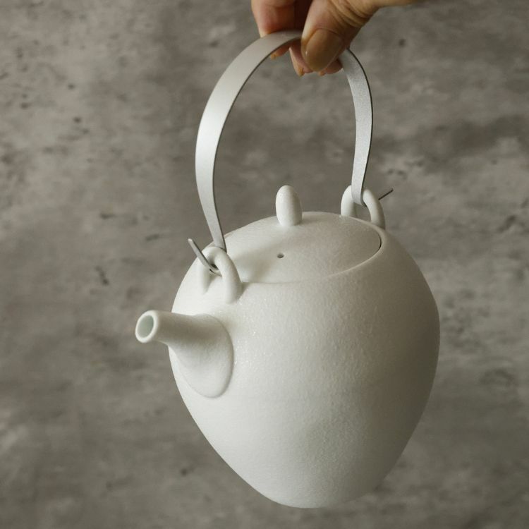 有田焼　白いティーポット　スノー