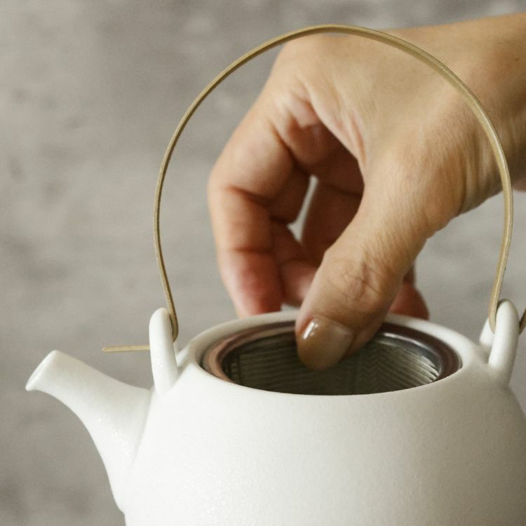 有田焼　白いティーポット　スノー